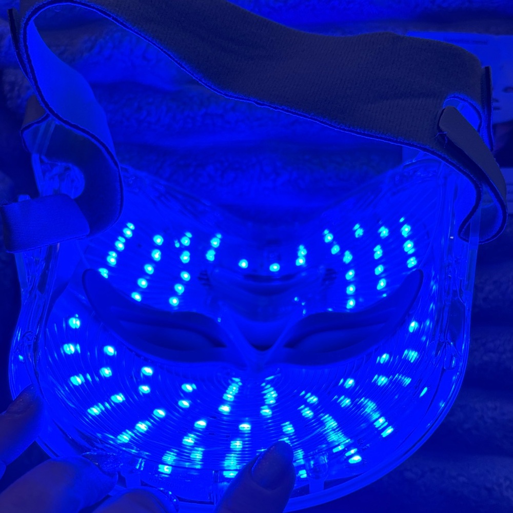 LED Light Therapy Mask with Skincare Wand - Picture 5 of 12